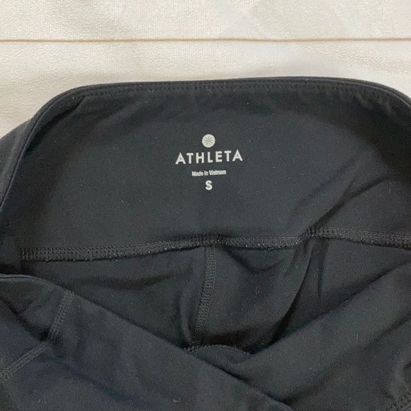 Athleta Black Mind Over Mat Capri Leggings - Picture 5 of 10